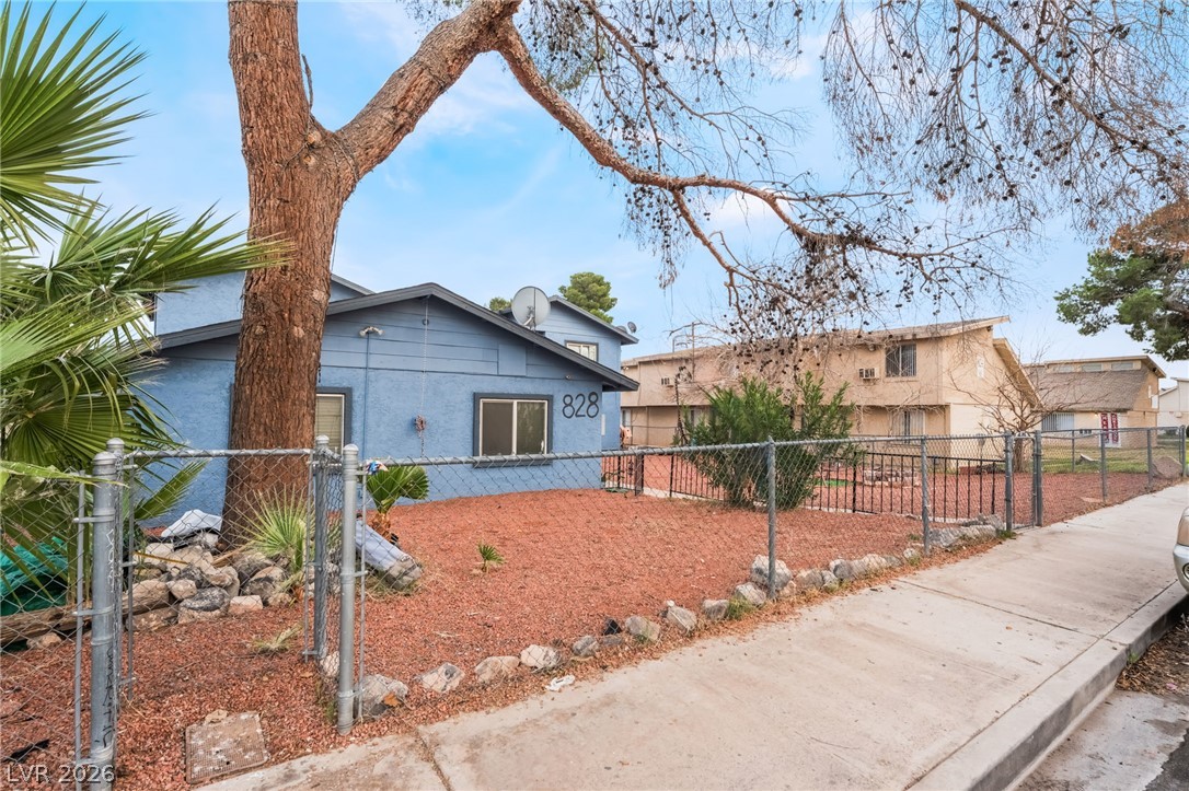 Photo 3 of 828 Sagman Street