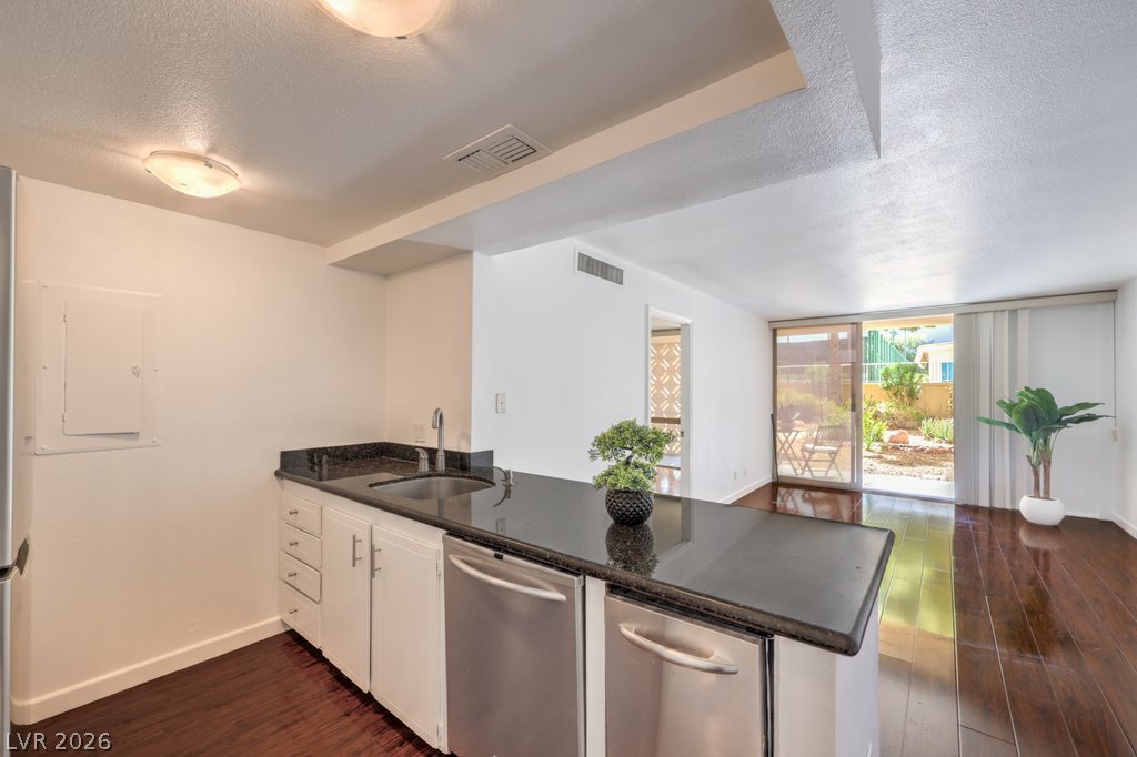 Photo 8 of 17, 205 E Harmon Avenue #107