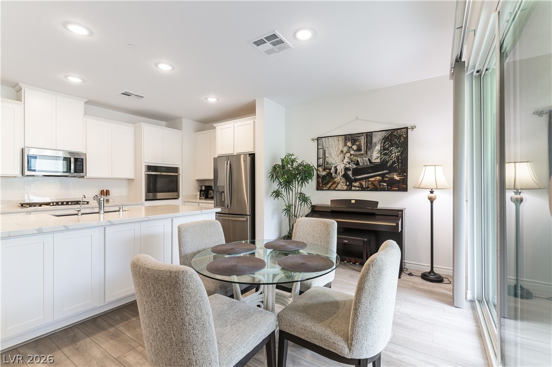 Photo 21 of 34, 2555 Hampton Road #2308