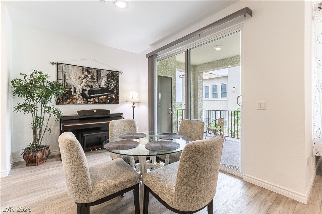 Photo 19 of 34, 2555 Hampton Road #2308