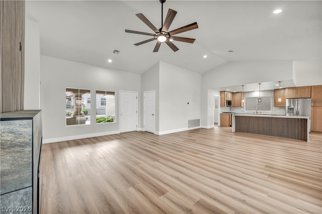 Photo 11 of 42, 9912 Rosamond Drive
