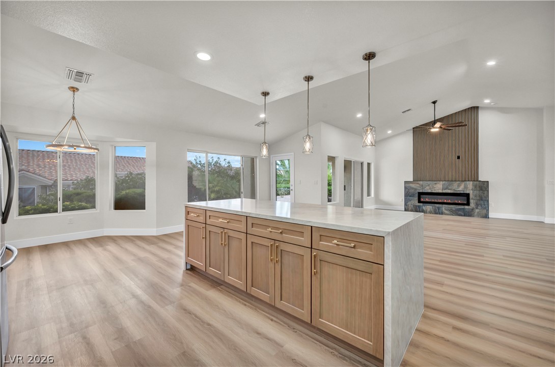 Photo 4 of 9912 Rosamond Drive