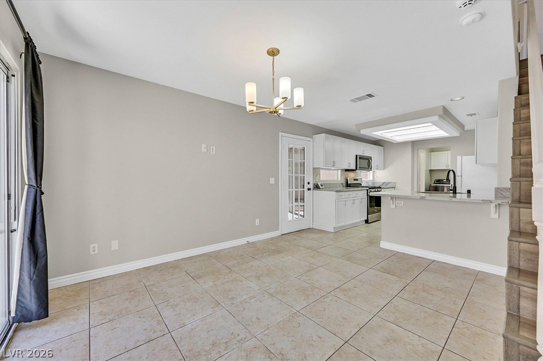 Photo 6 of 28, 3236 Cheltenham Street