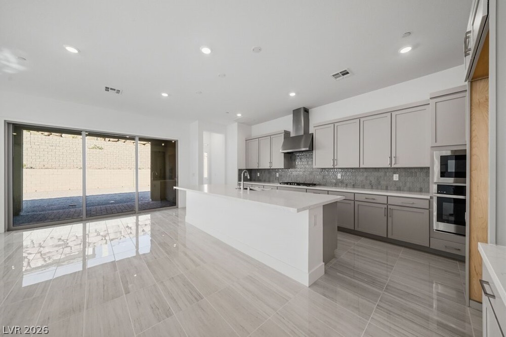 Photo 2 of 374 Tigullio Avenue