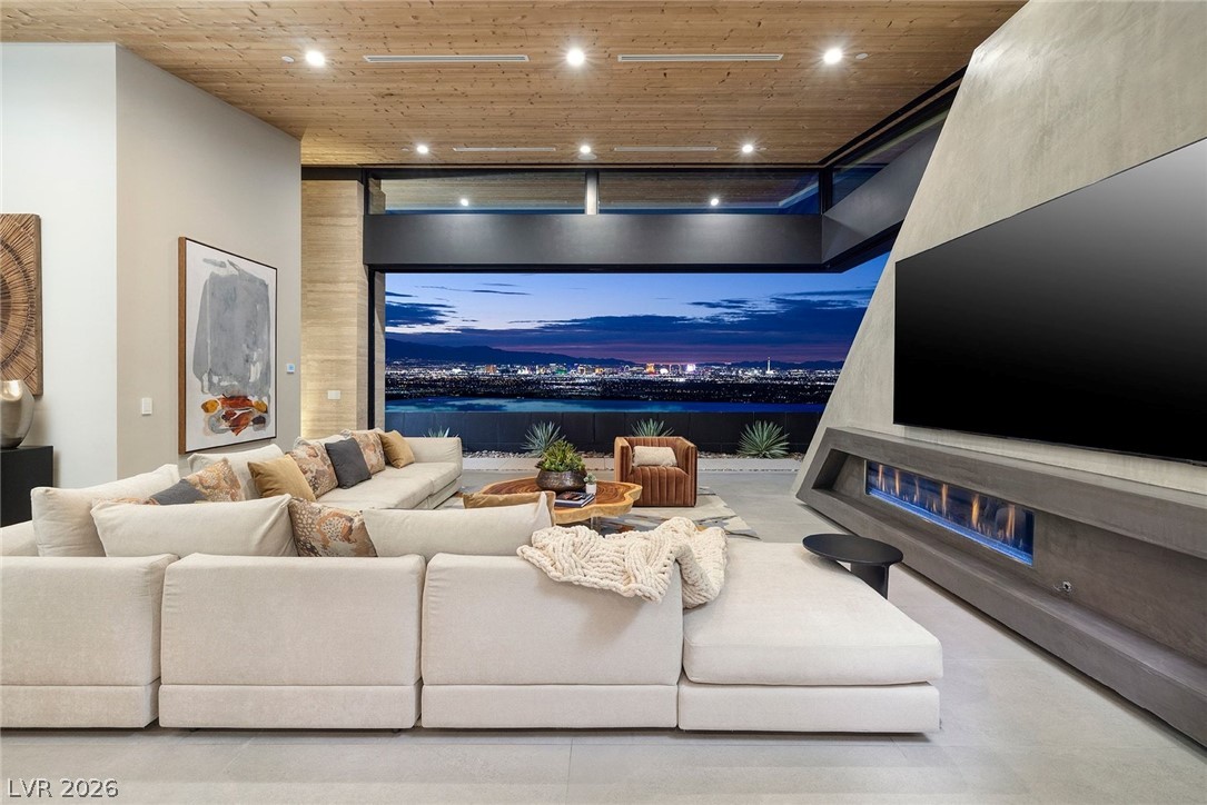 705 Dragon Peak Drive, Henderson 89012