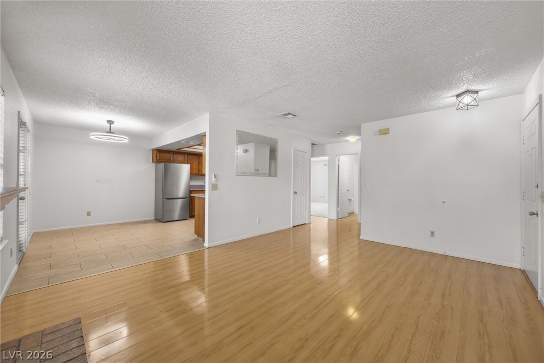 Photo 10 of 22, 5576 W Rochelle Avenue #23D