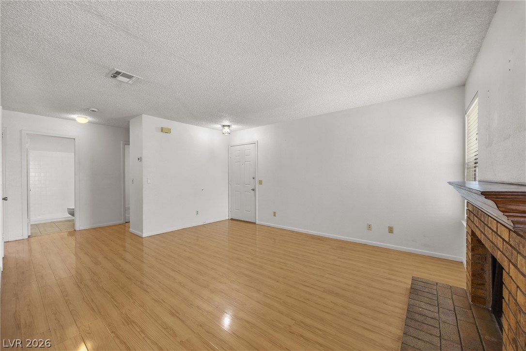 Photo 11 of 22, 5576 W Rochelle Avenue #23D