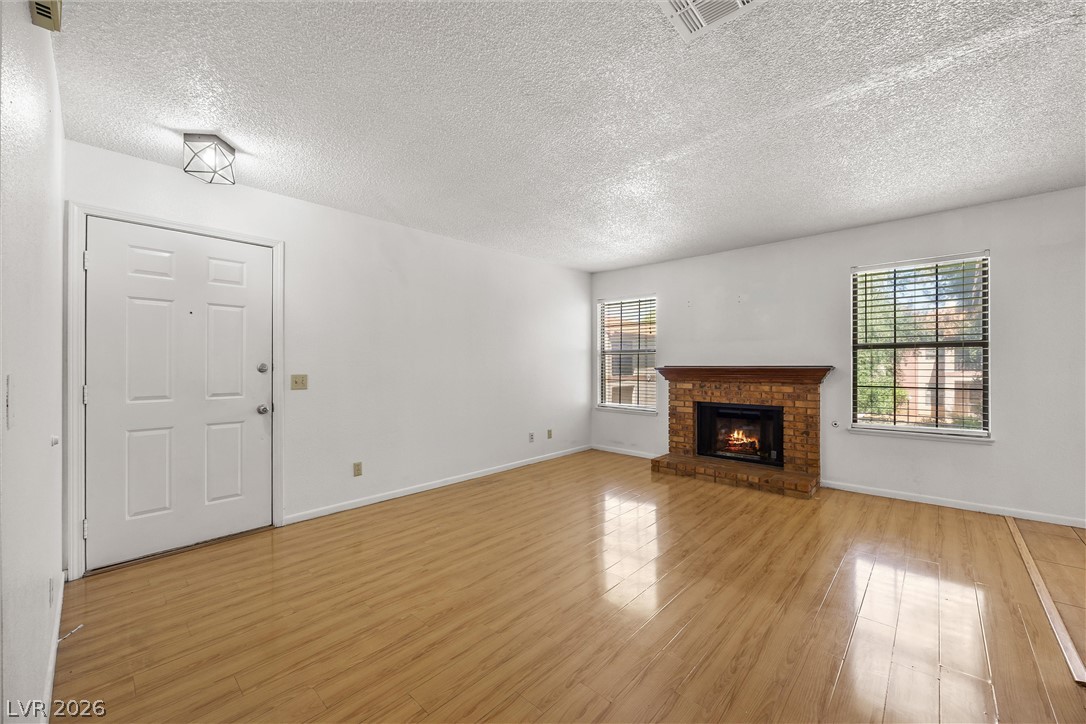 Photo 6 of 22, 5576 W Rochelle Avenue #23D