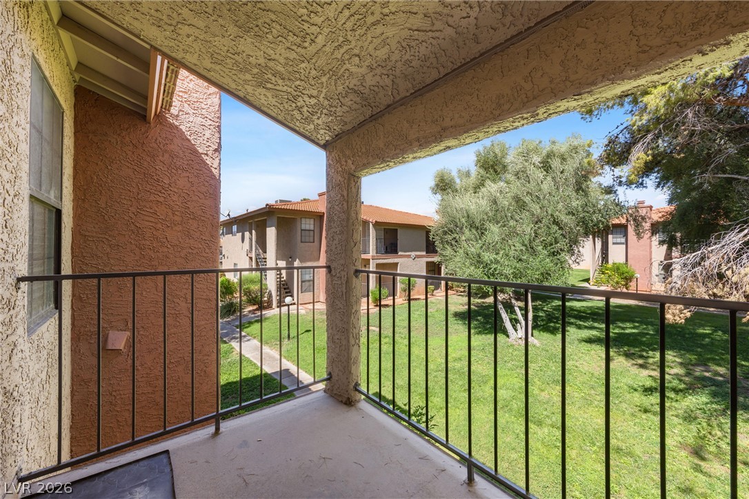 Photo 9 of 22, 5576 W Rochelle Avenue #23D