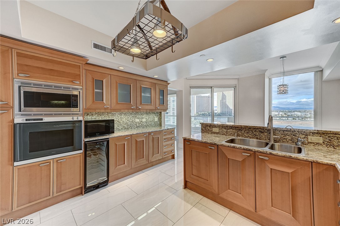 Photo 18 of 52, 2777 Paradise Road #603