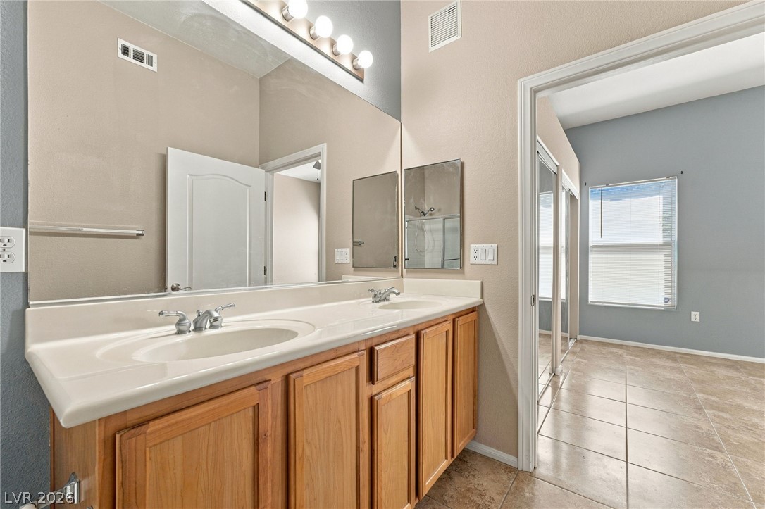 Photo 21 of 34, 2305 W Horizon Ridge Parkway #211