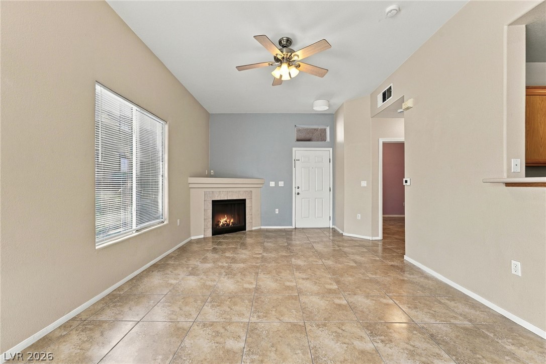 Photo 8 of 34, 2305 W Horizon Ridge Parkway #211
