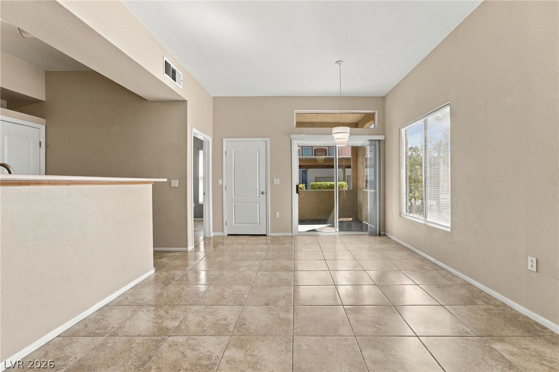 Photo 9 of 34, 2305 W Horizon Ridge Parkway #211