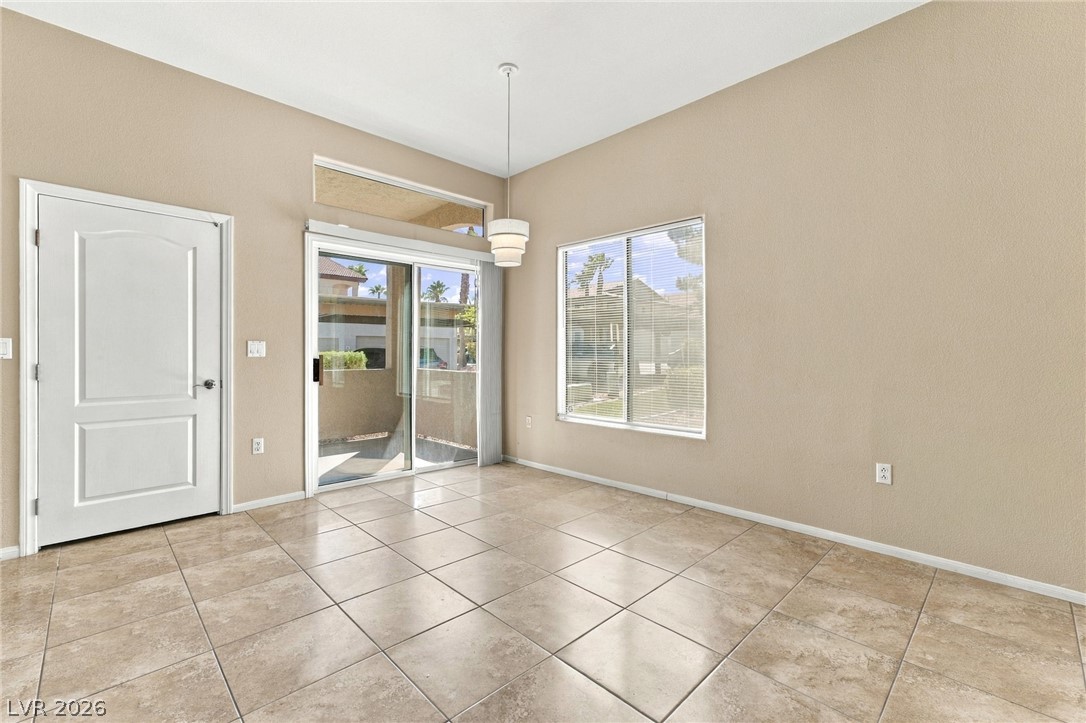 Photo 10 of 34, 2305 W Horizon Ridge Parkway #211
