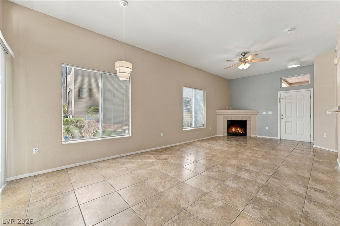 Photo 11 of 34, 2305 W Horizon Ridge Parkway #211