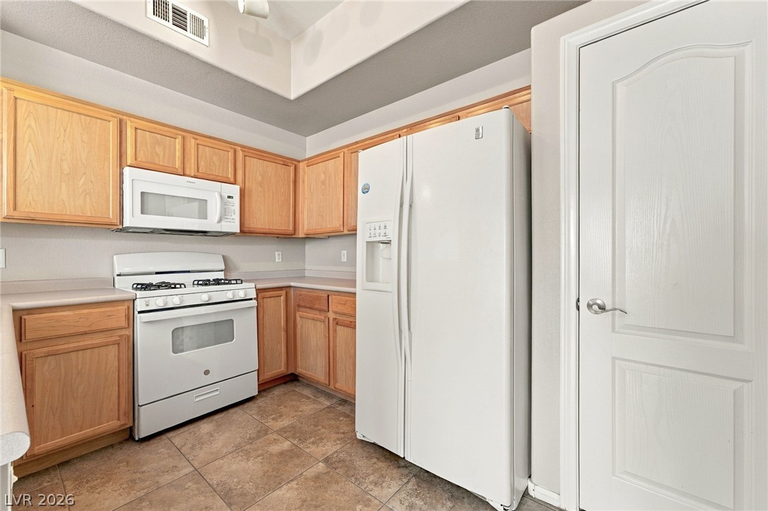 Photo 12 of 34, 2305 W Horizon Ridge Parkway #211