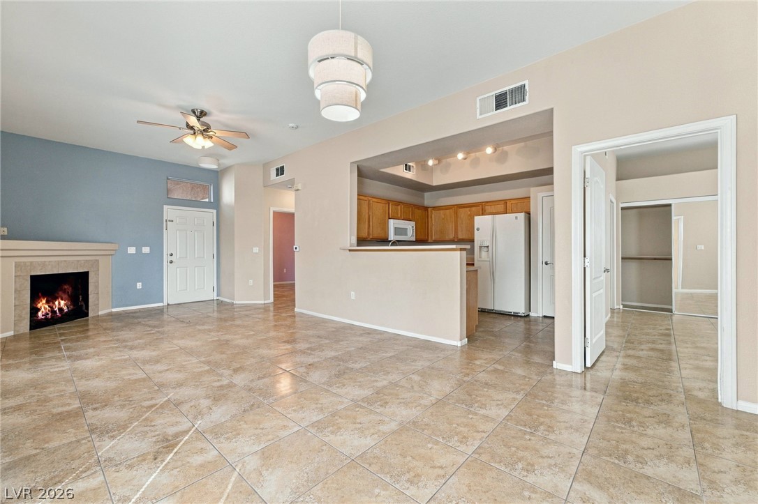Photo 4 of 2305 W Horizon Ridge Parkway #211