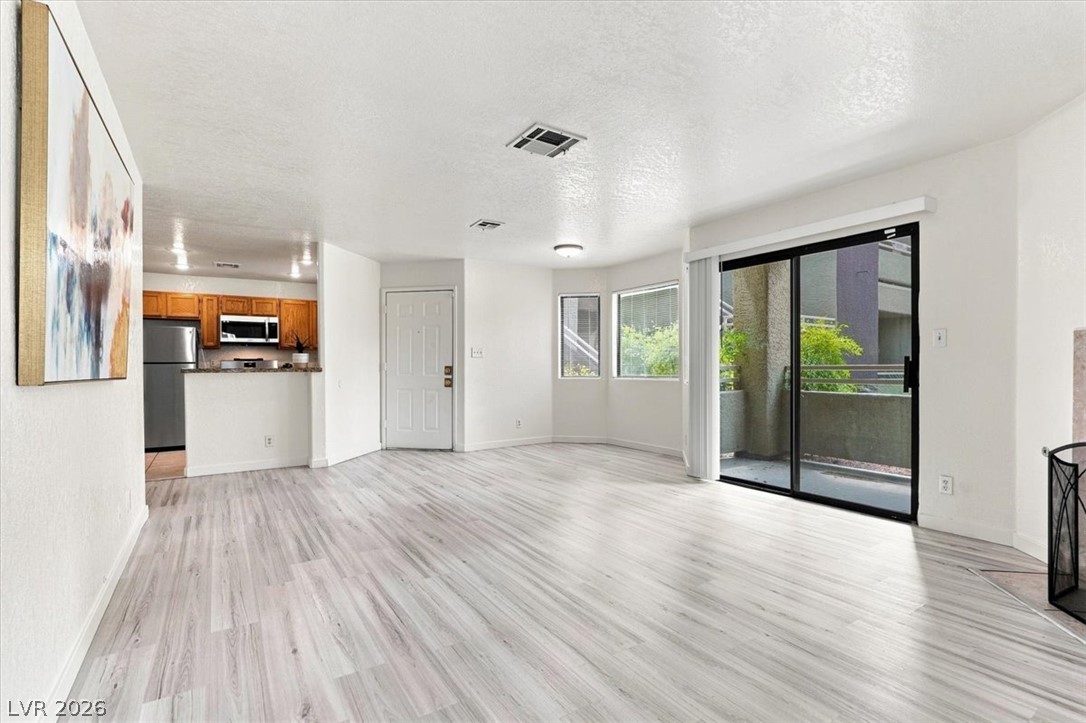 Photo 8 of 33, 5042 S Rainbow Boulevard #101