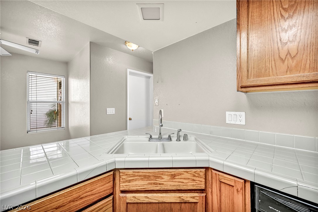 Photo 16 of 40, 1517 Bellglen Drive