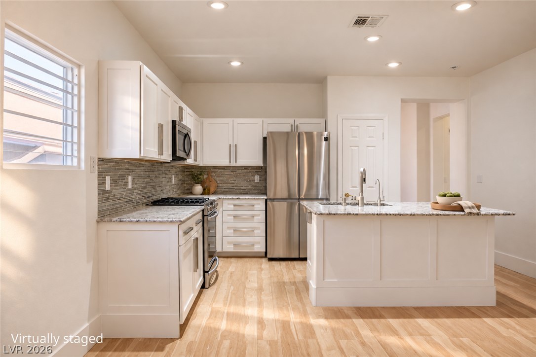 Photo 9 of 32, 601 Bear Grass Street