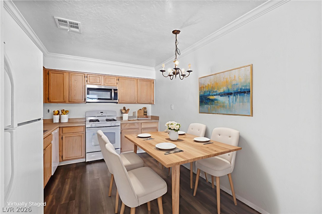 Photo 4 of 2132 Chertsey Drive #B