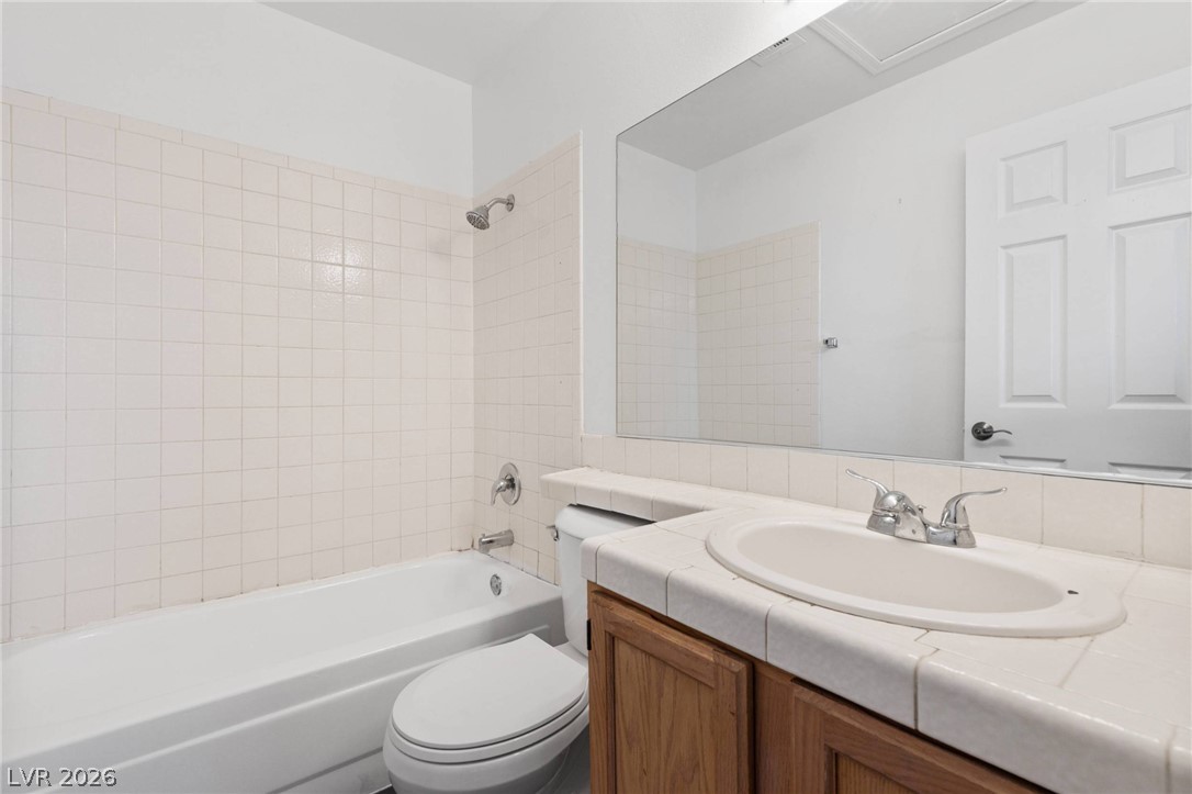 Photo 7 of 10, 2132 Chertsey Drive #B