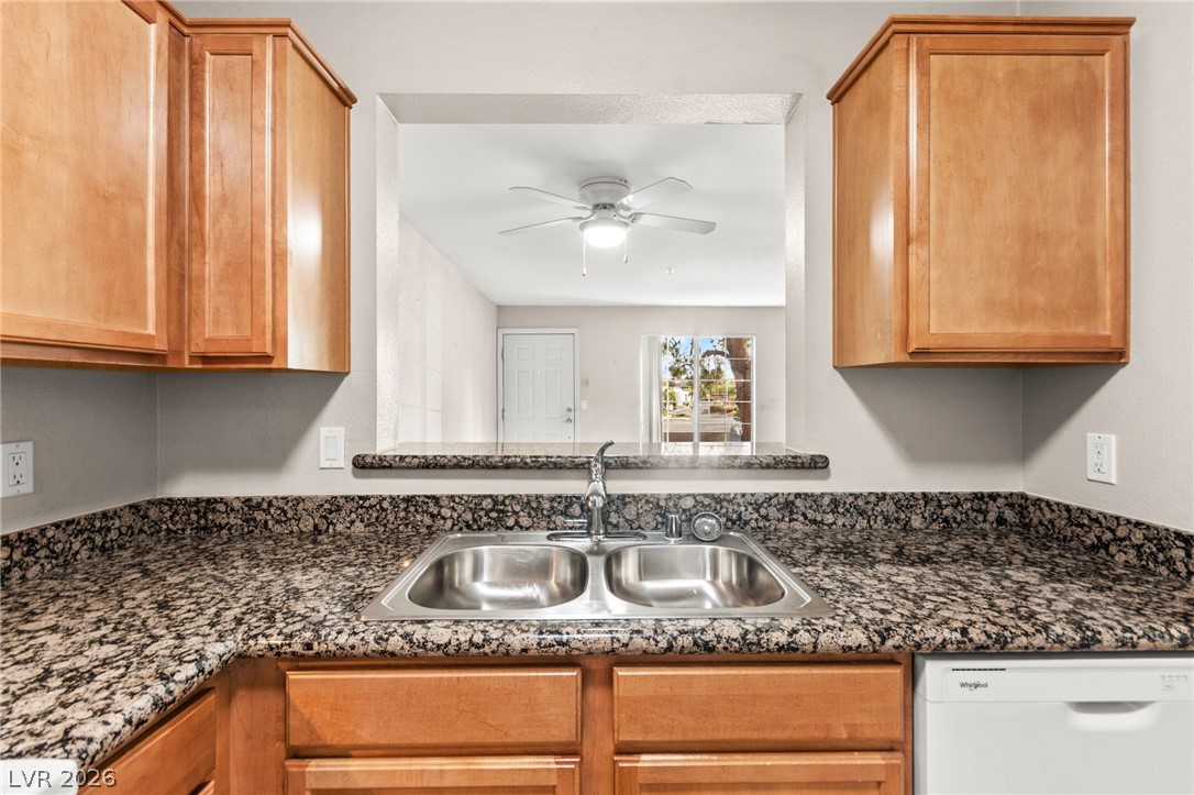 Photo 13 of 29, 7720 Secret Shore Drive #202