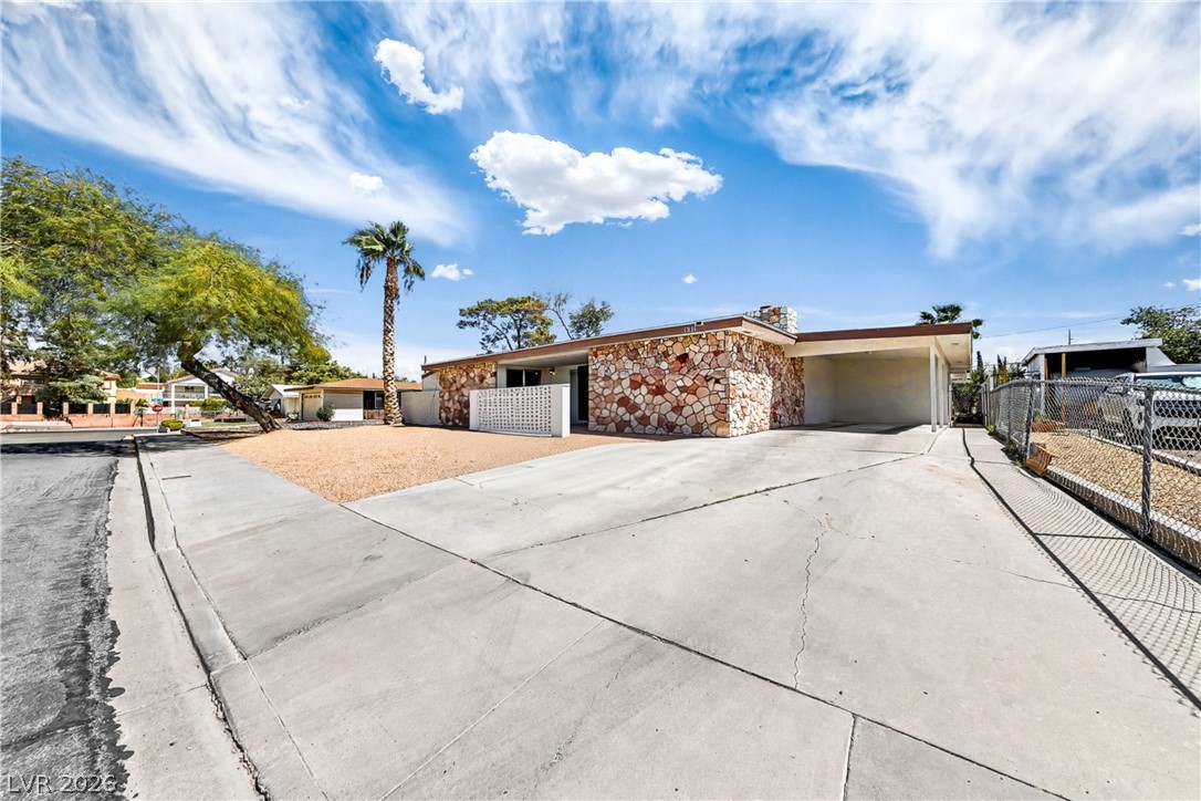 Photo 6 of 25, 1211 Paiute Drive