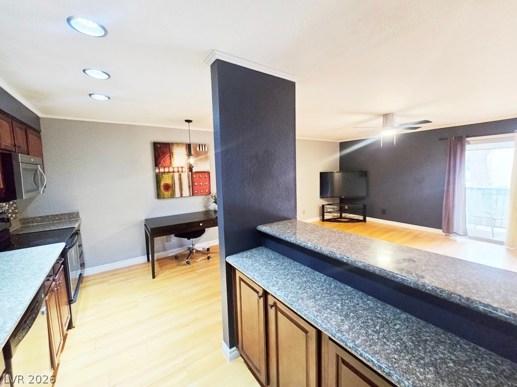 Photo 11 of 40, 5207 Indian River Drive #246