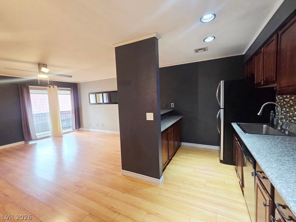 Photo 10 of 40, 5207 Indian River Drive #246