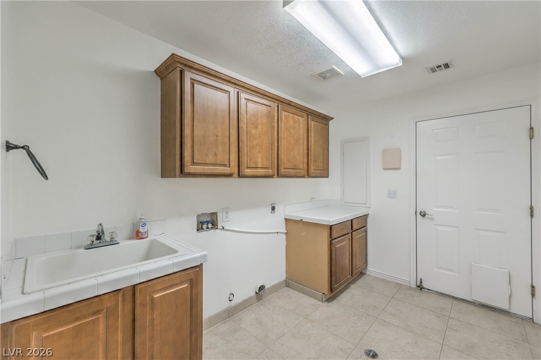 Photo 45 of 63, 3195 Heyer Street