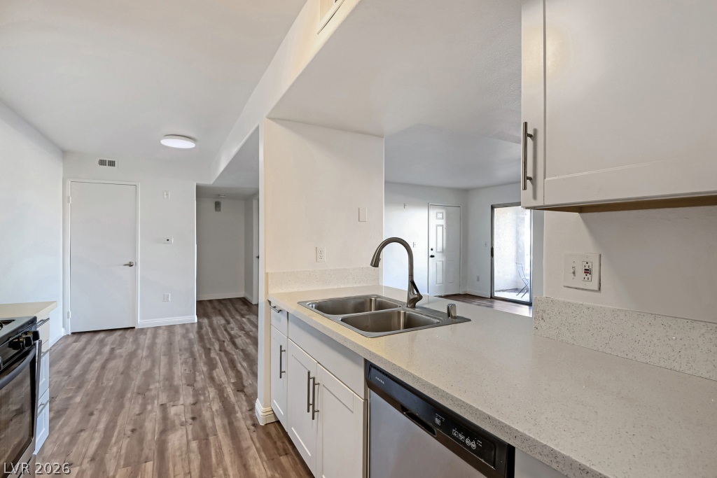 Photo 15 of 26, 7885 W Flamingo Road #1003