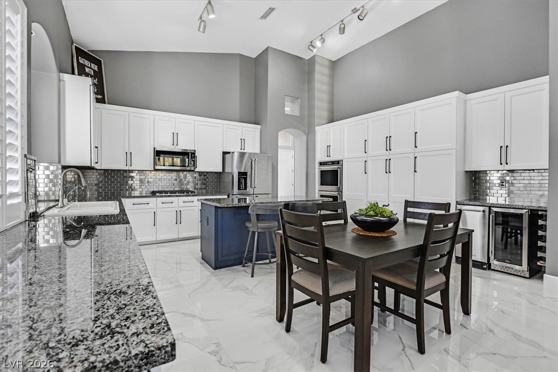 Photo 10 of 48, 2077 Jupiter Hills Lane