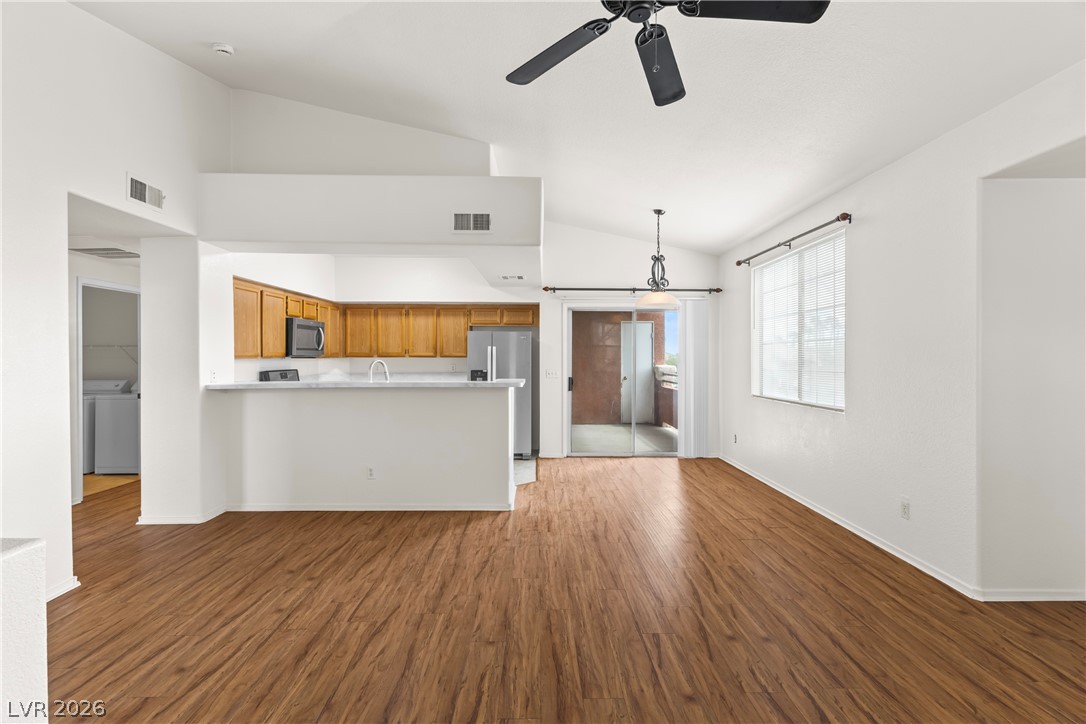 Photo 6 of 40, 1501 Truett Street #203