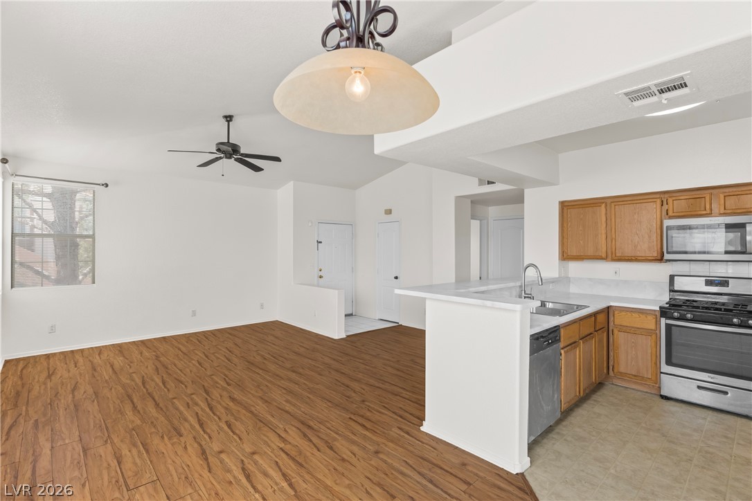 Photo 12 of 40, 1501 Truett Street #203