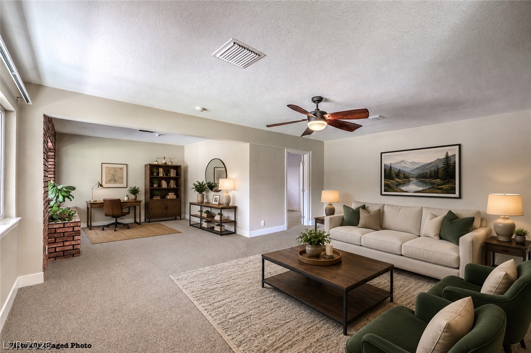 Photo 4 of 712 Aztec Place
