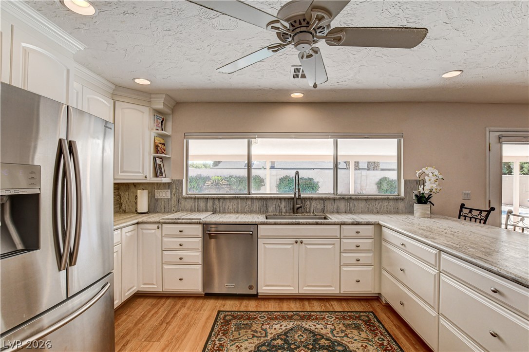 Photo 5 of 3753 Meadowcrest Drive