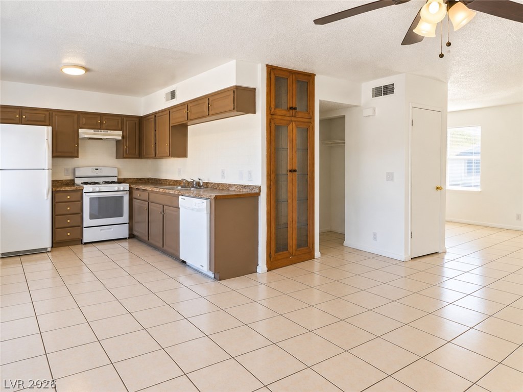 Photo 3 of 3501 Mercury Street #B