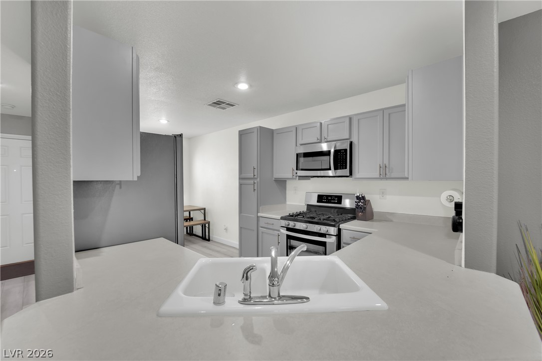 Photo 9 of 33, 9160 Badby Avenue