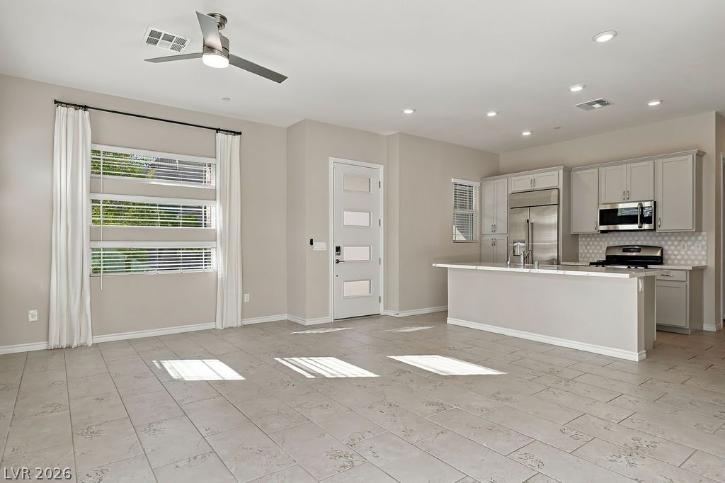Photo 9 of 54, 929 Silverfir Court