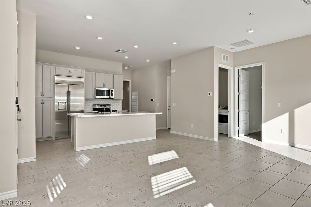 Photo 8 of 54, 929 Silverfir Court