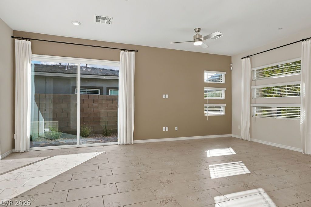 Photo 11 of 54, 929 Silverfir Court