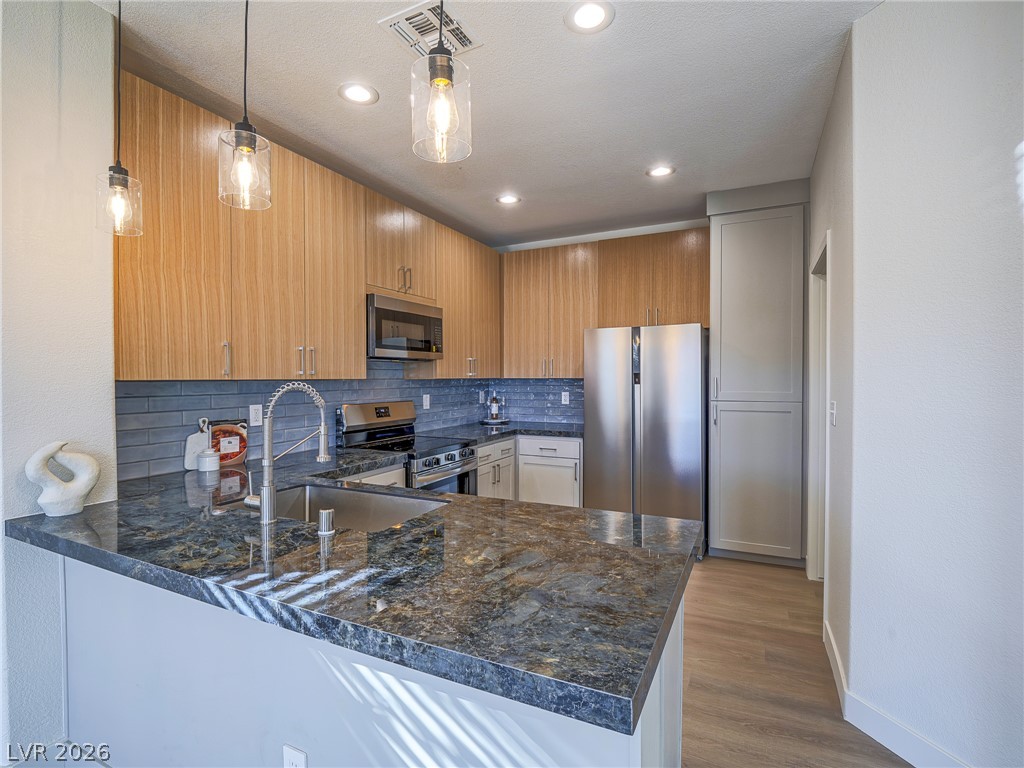 Photo 10 of 31, 1510 Fieldbrook Street