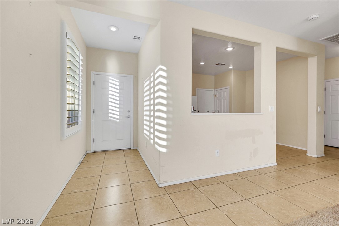 Photo 3 of 2557 CORVUS Street