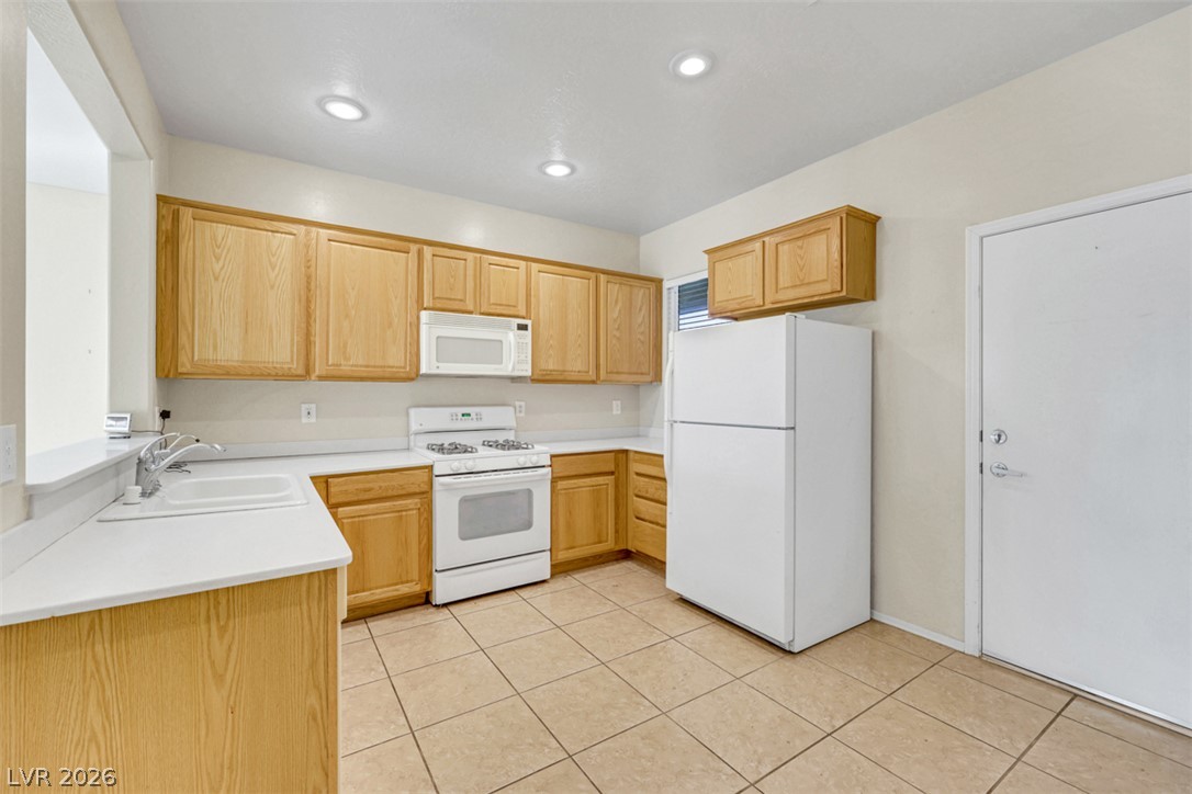 Photo 4 of 2557 CORVUS Street