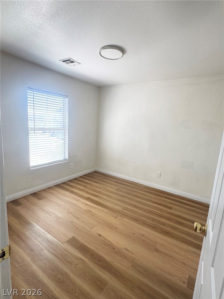 Photo 9 of 25, 102 Gilliflower Avenue