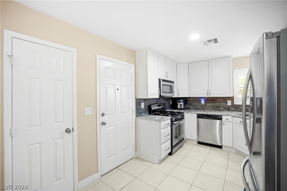Photo 11 of 37, 4825 Lawnwood Court