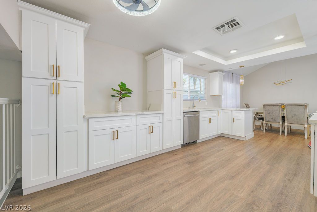 Photo 7 of 29, 1662 Papaya Court