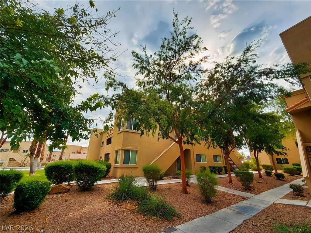Photo 13 of 46, 1852 N Decatur Boulevard #101