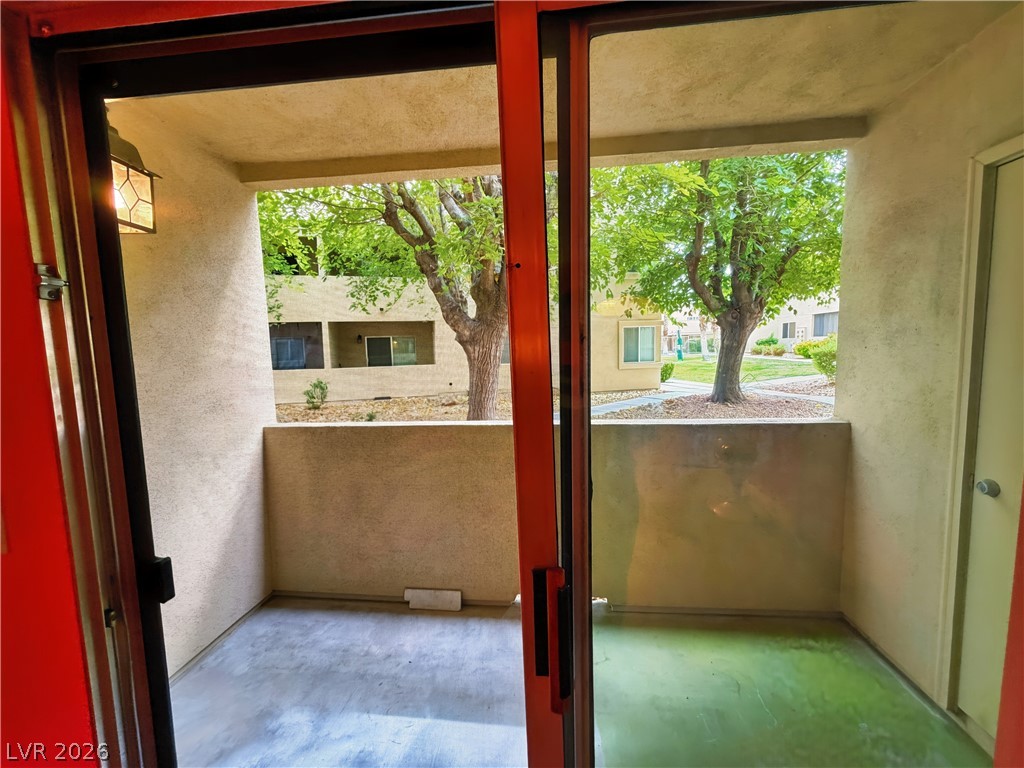 Photo 23 of 46, 1852 N Decatur Boulevard #101